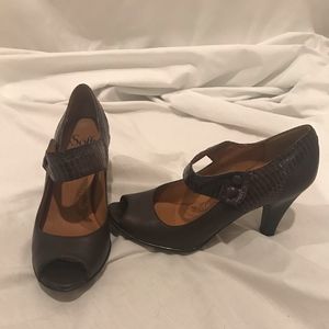 Sofft brown peep toe shoe 7.5